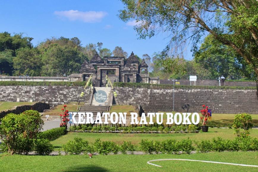 Jalan-jalan ke Candi Prambanan Dan Candi Ratu Boko