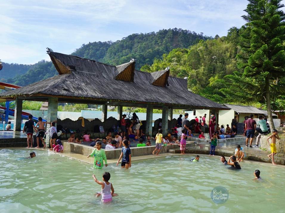 Piknik Asik di Pemandian Air Panas Pariban