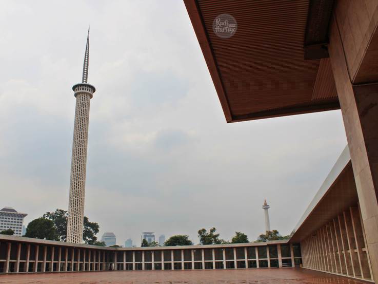 6 Jam Pertama di Kota Jakarta 6 Jam Pertama di Kota Jakarta