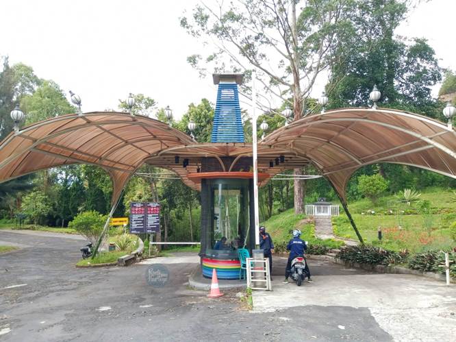 Gerbang Masuk Taman Simalem Resort